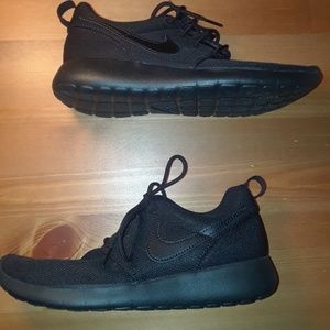 Nike Roshe One size 5Y